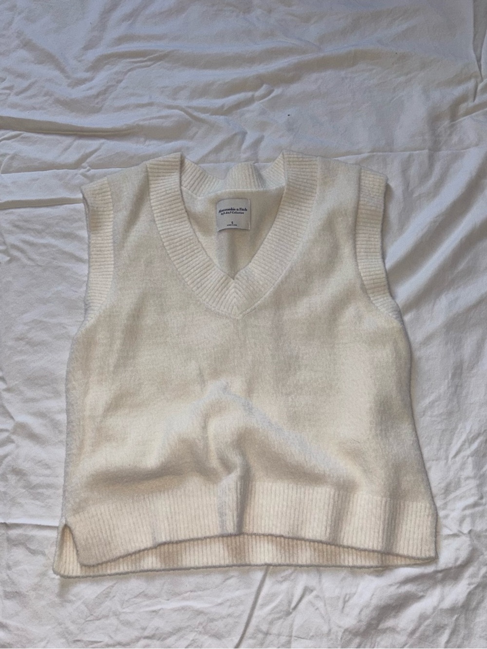 Abercrombie & Fitch Ivory V-Neck Knit Sweater Vest